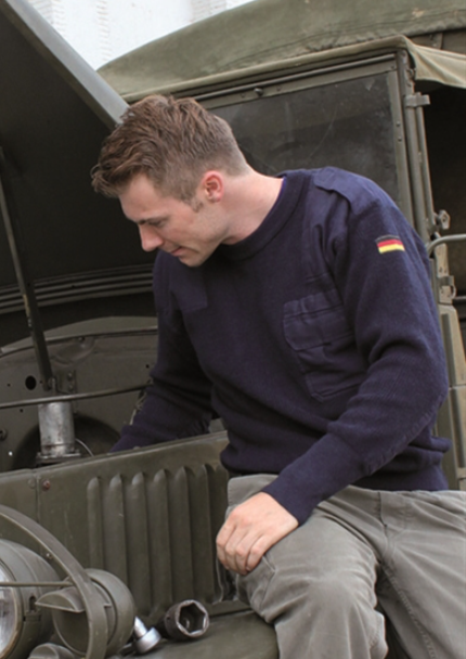 Pull allemand bleu surplus